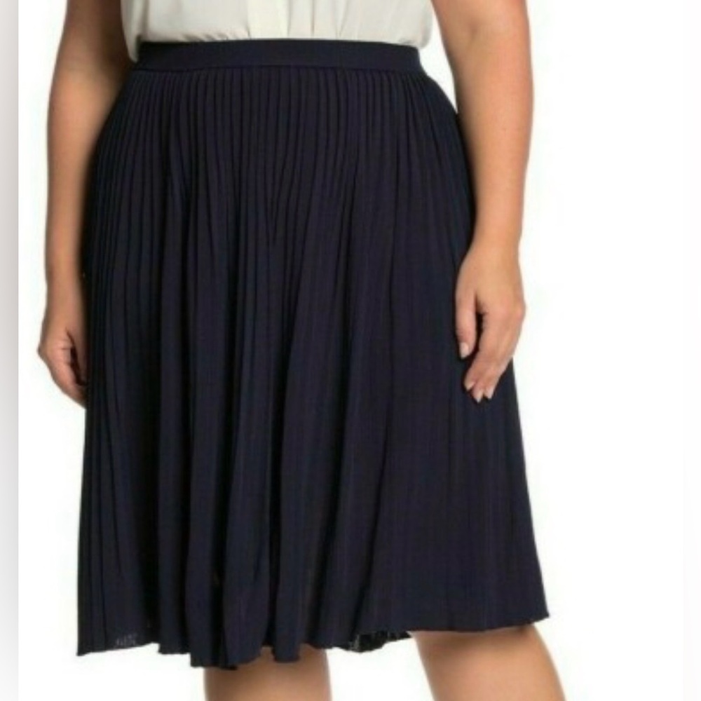 Tahari black pleated A-Line Skirt
